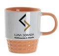 Taza Nórdica Blanco y terracota con base texturizada.